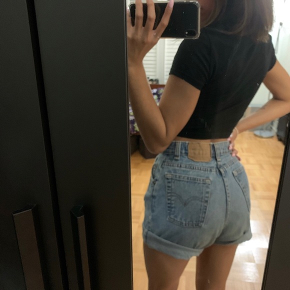Vintage Levi Mom Shorts - Picture 3 of 4